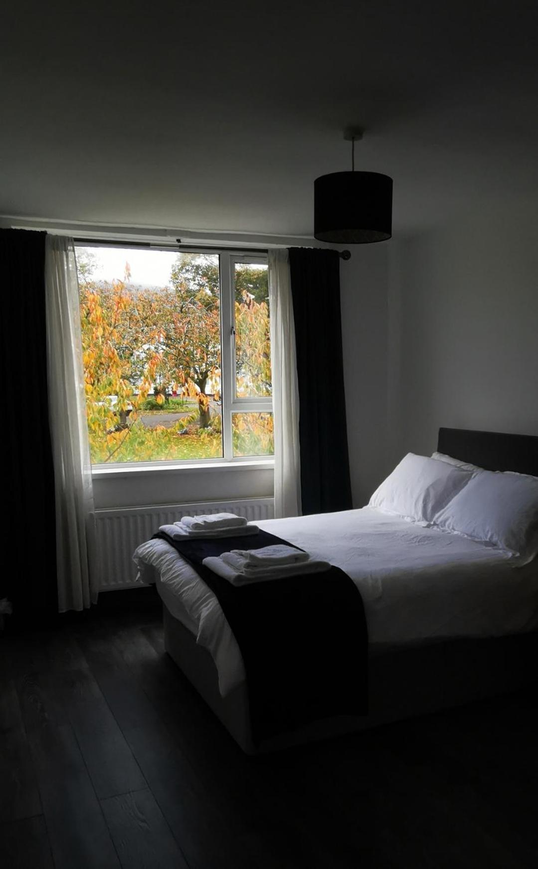 Entire 1 Bed Spacious Apartment, Private Balcony & Study Room Near City Whitehouse  Экстерьер фото