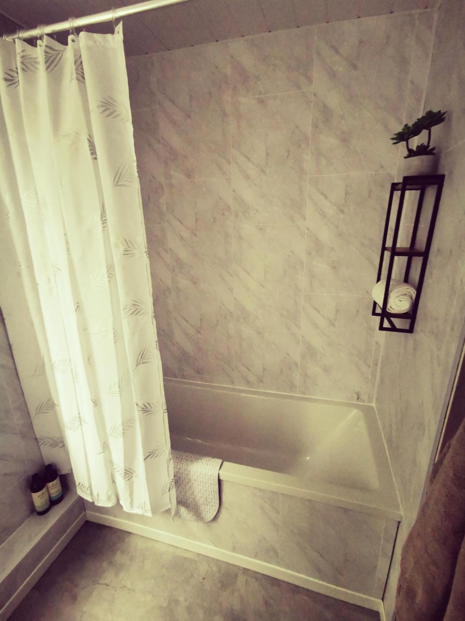 Entire 1 Bed Spacious Apartment, Private Balcony & Study Room Near City Whitehouse  Экстерьер фото